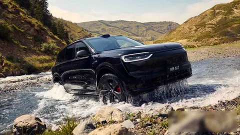 问界M7换新装,纯电增程打架,用户到底选哪个?