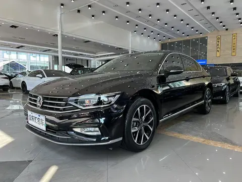 21年上牌一手迈腾,表显2万多公里,12万拿下代步香不香?