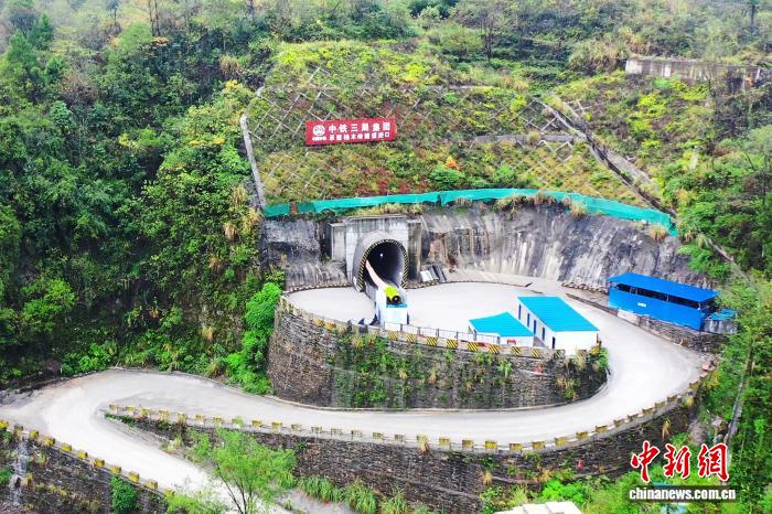 湖北三峡疏港铁路建设取得关键进展
