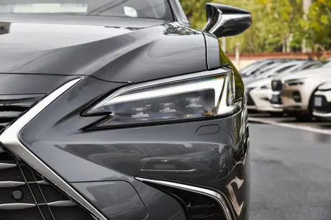 雷克萨斯ES的“超音速石英白”补漆要加钱?如何保护车漆?